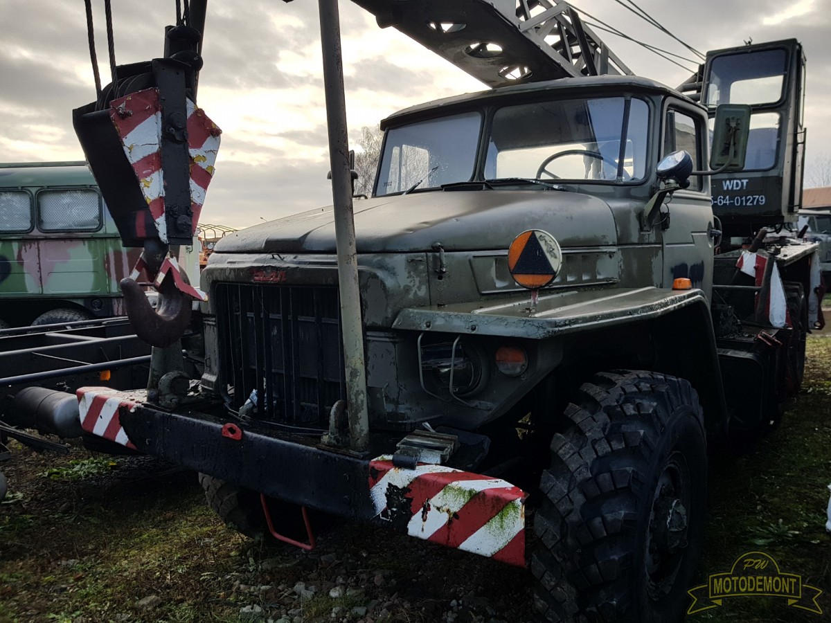 Żuraw średniego udźwigu 9T31M na samochodzie URAL 375