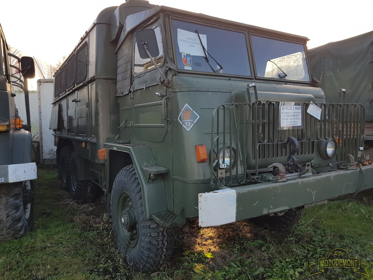 Ładownia akumulatorów PSŁ-16 na samochodzie STAR 660M2